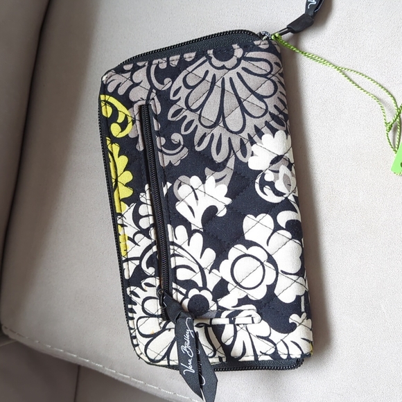 Vera Bradley wristlet/ wallet - Picture 1 of 4